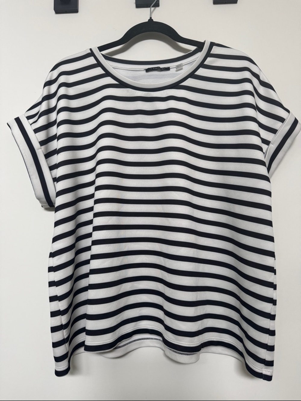 T Tahari Black & White Striped Short Sleeve Tee